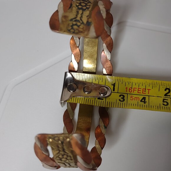 Very Cool 7 Inch Vintage Multi Tone Bracelet - Picture 10 of 11